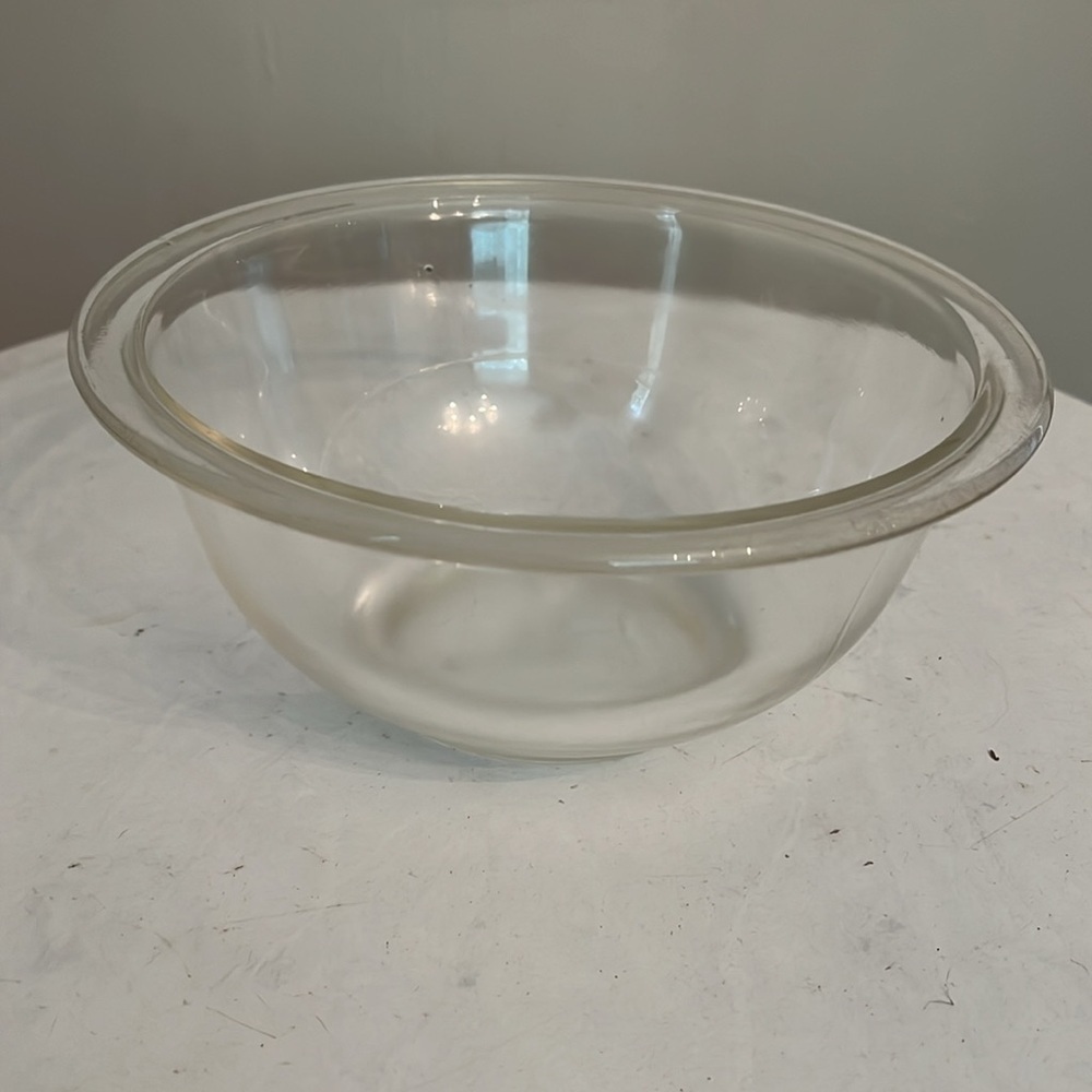 Vintage Clear Glass Pyrex 1 Quart Round Mixing Bowl #322 - Picture 2 of 6